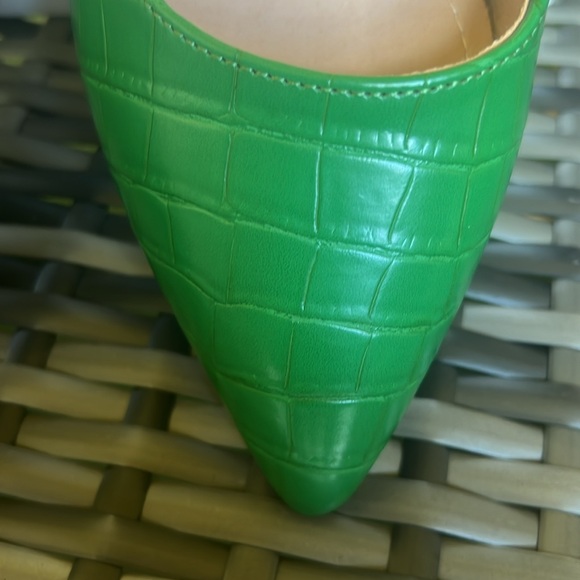 New never worn cute green shoes size 8.5 - Picture 4 of 4